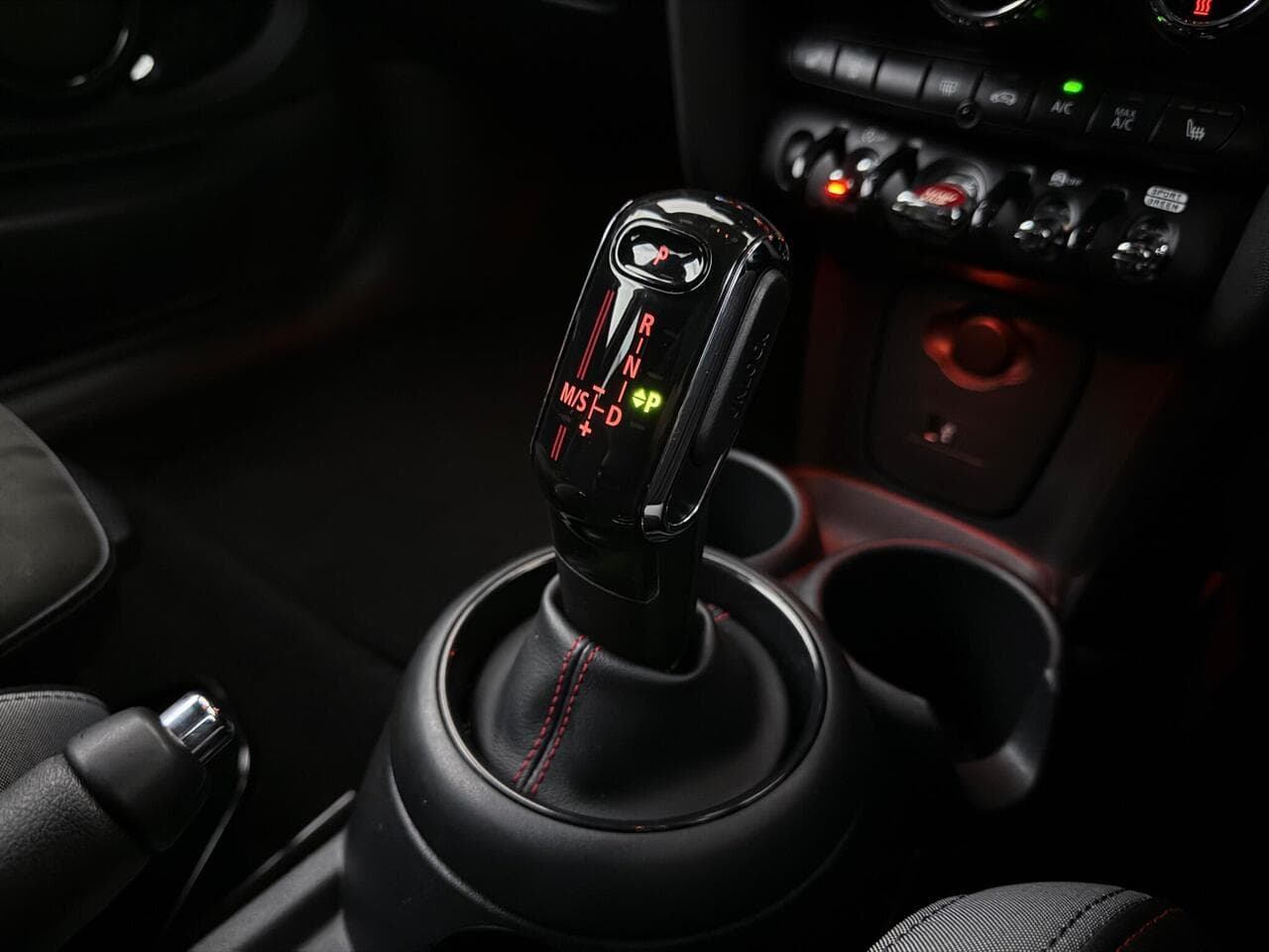 MINI Hatch thumbnail Interior Front