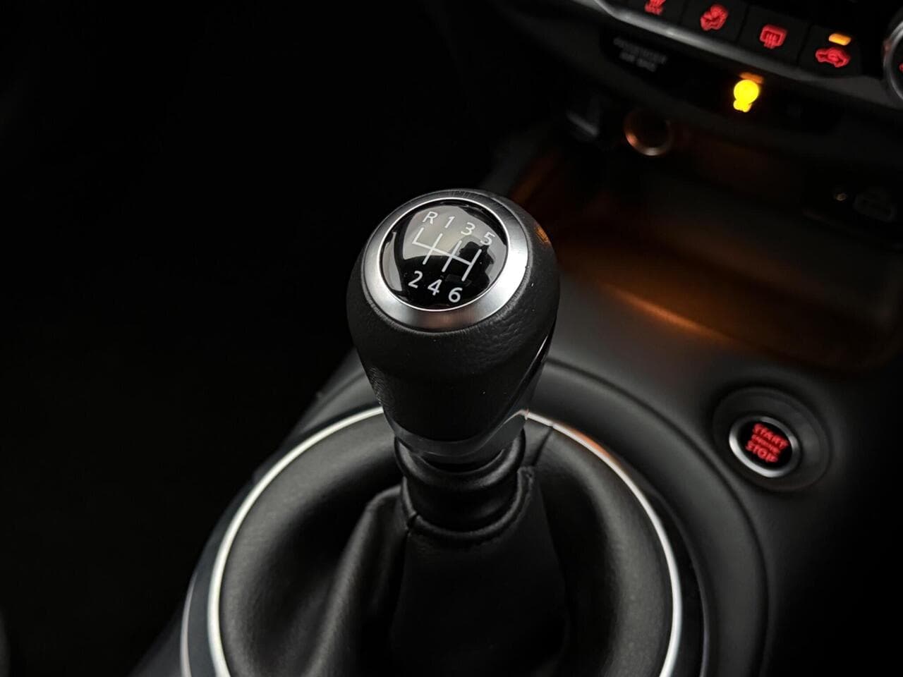 Nissan Juke thumbnail Interior Front