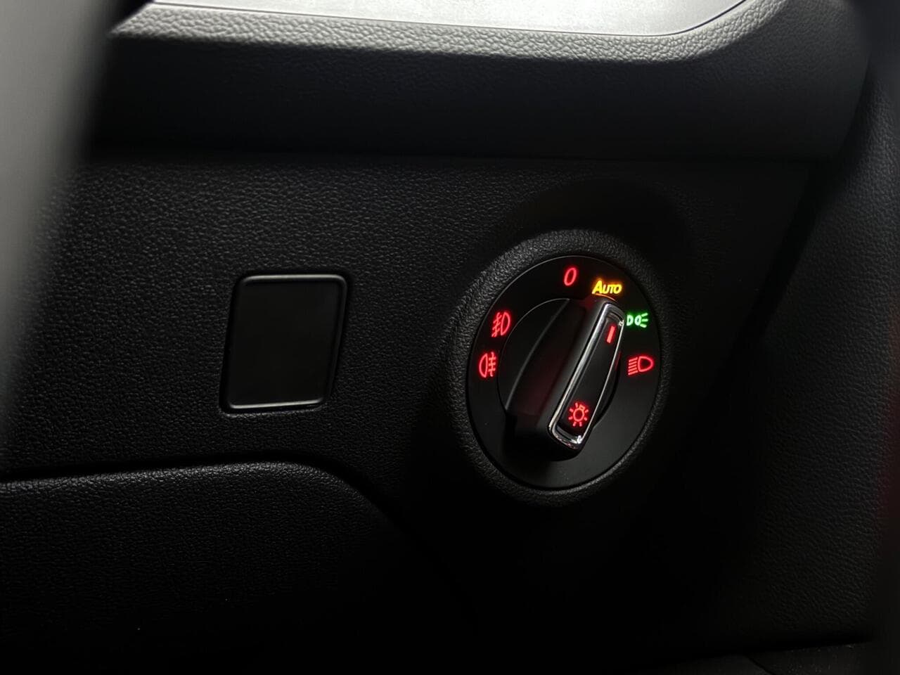 SEAT Leon thumbnail Misc Controls