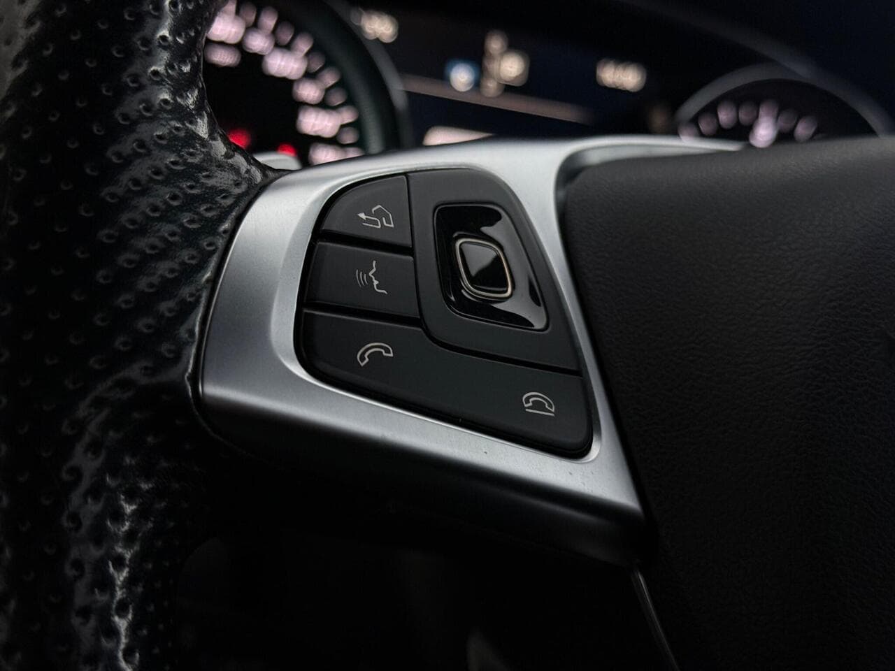 Mercedes-Benz E Class thumbnail Misc Controls