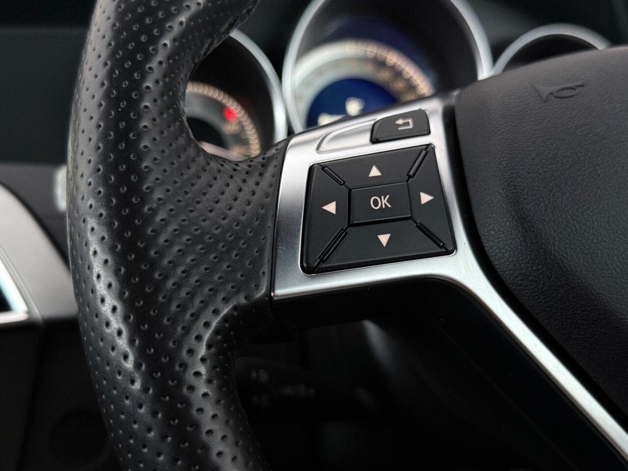 Mercedes-Benz C Class thumbnail Misc Controls