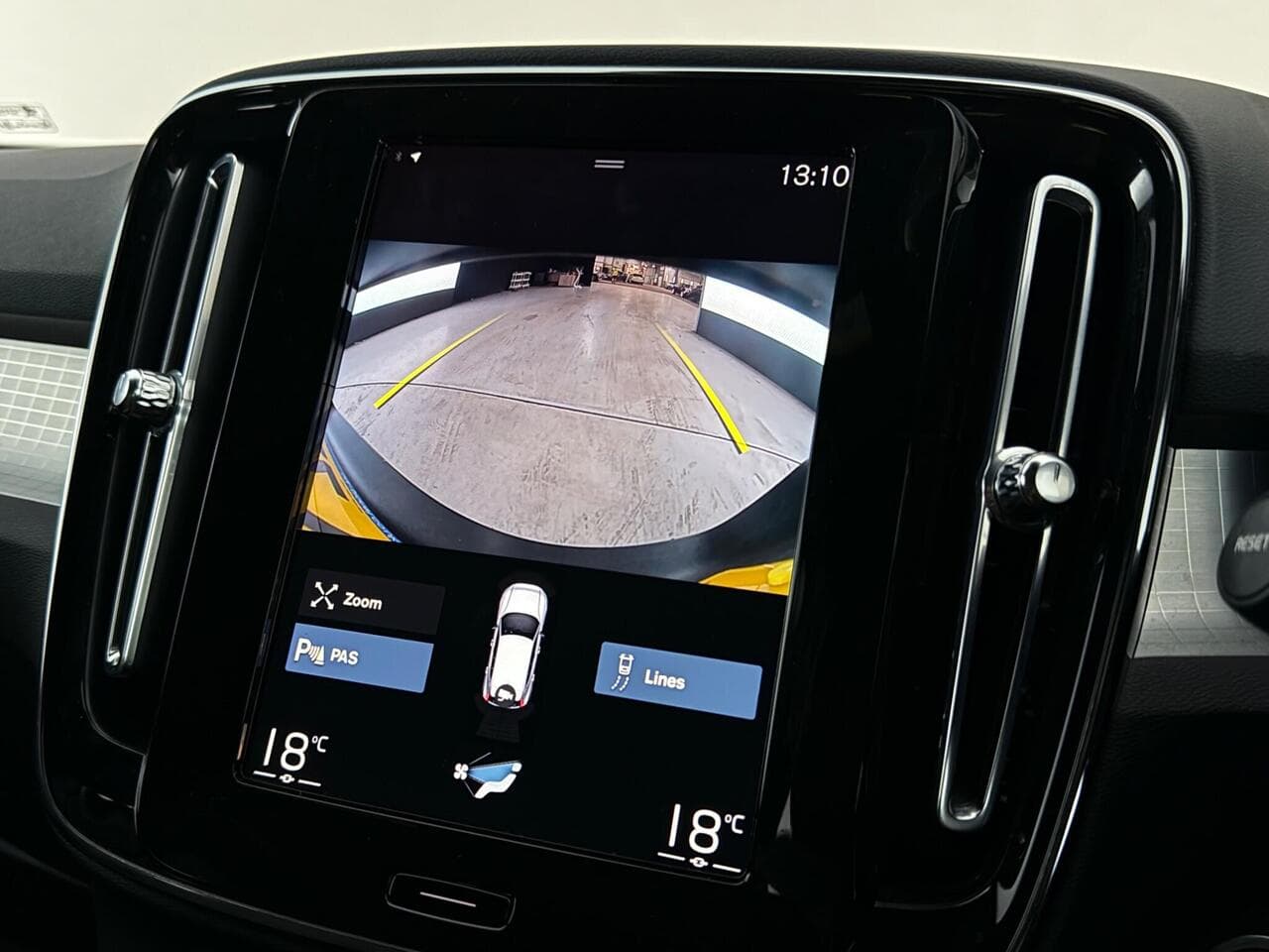 Volvo XC40 thumbnail Infotainment System