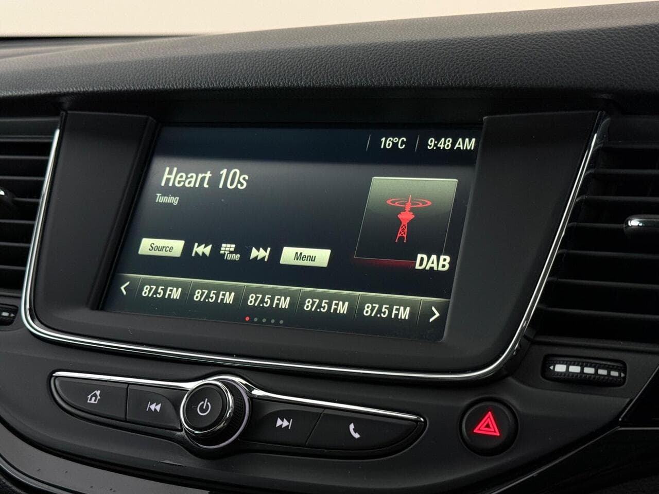 Vauxhall Astra thumbnail Infotainment System