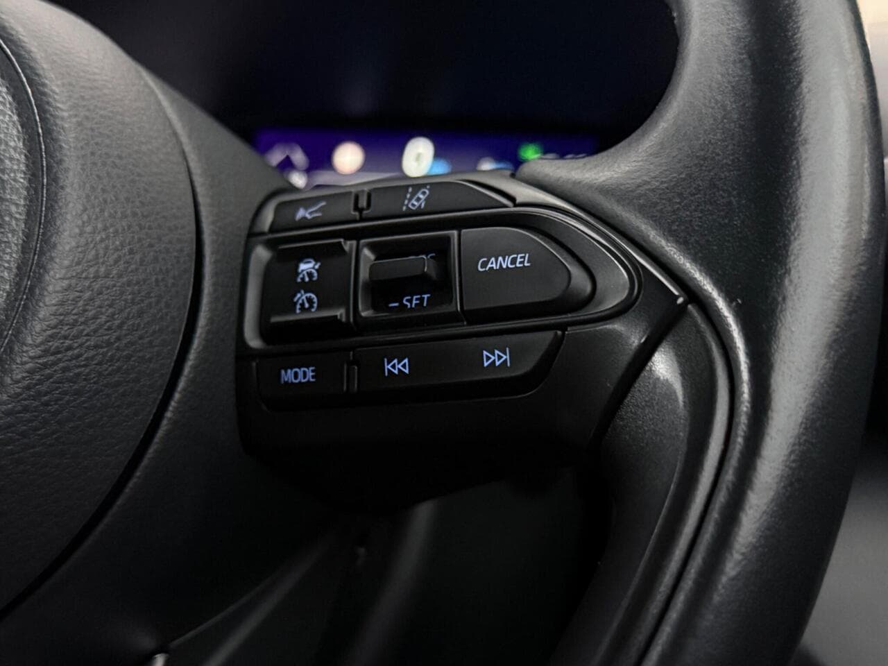 Toyota Yaris Cross thumbnail Misc Controls