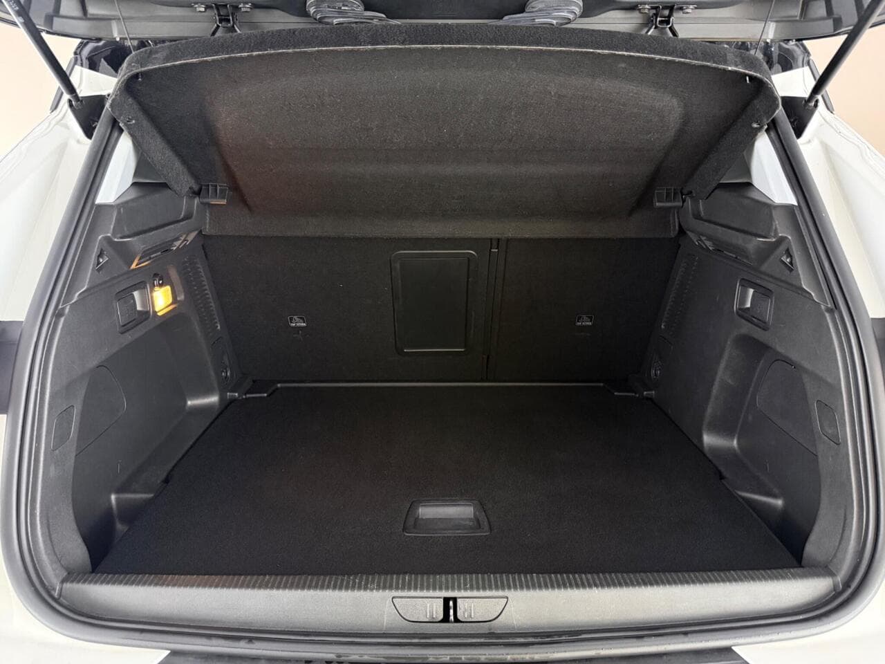 Vauxhall Grandland X thumbnail Boot