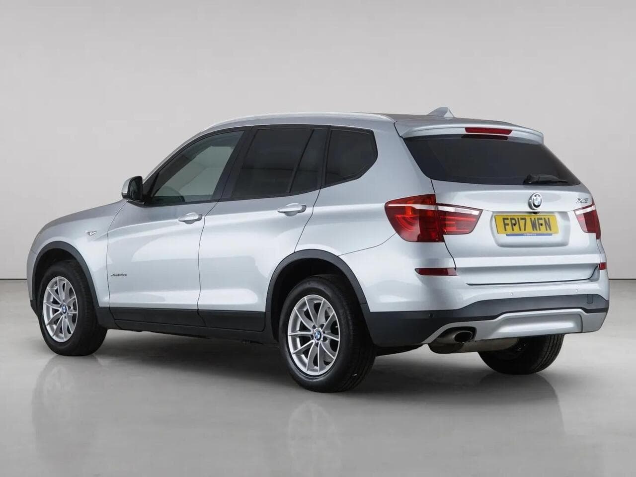 BMW X3 thumbnail Rear Left