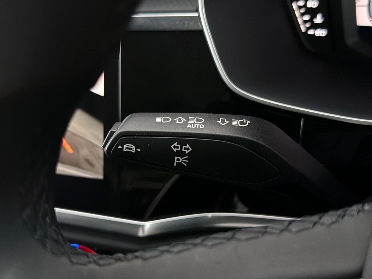 Audi Q3 thumbnail Misc Controls