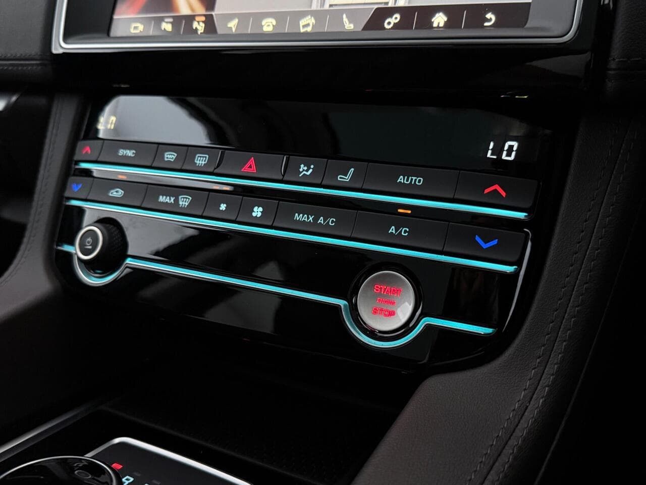 Jaguar F-PACE thumbnail Infotainment System