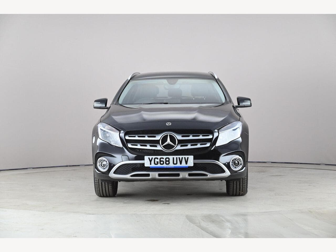 Mercedes-Benz GLA thumbnail Front