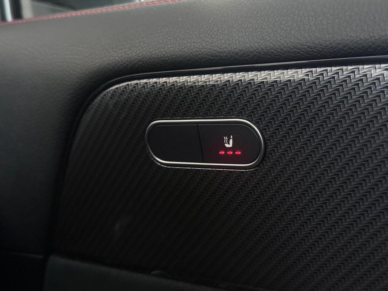 Mercedes-Benz GLA thumbnail Misc Controls