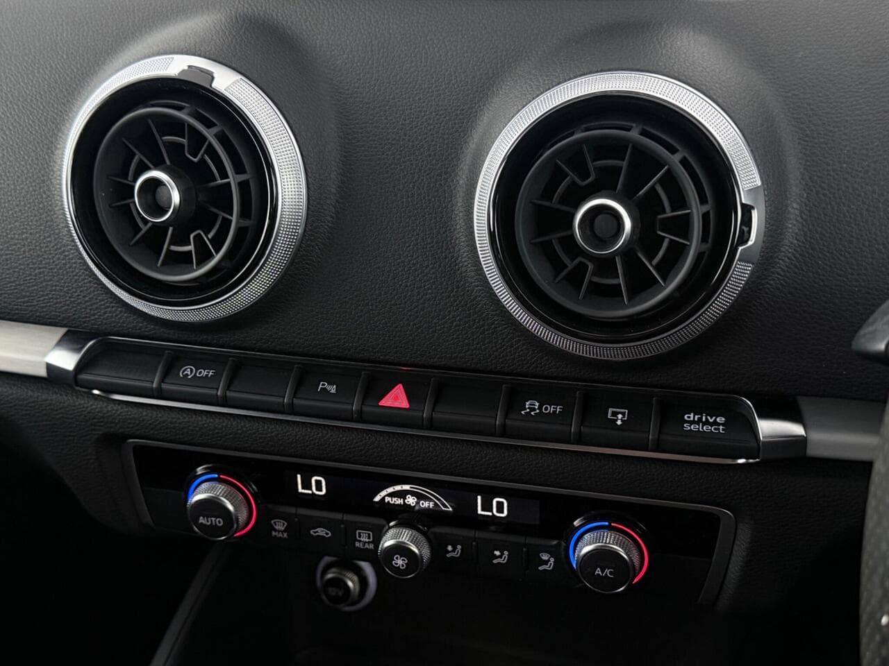 Audi A3 Cabriolet thumbnail Misc Controls
