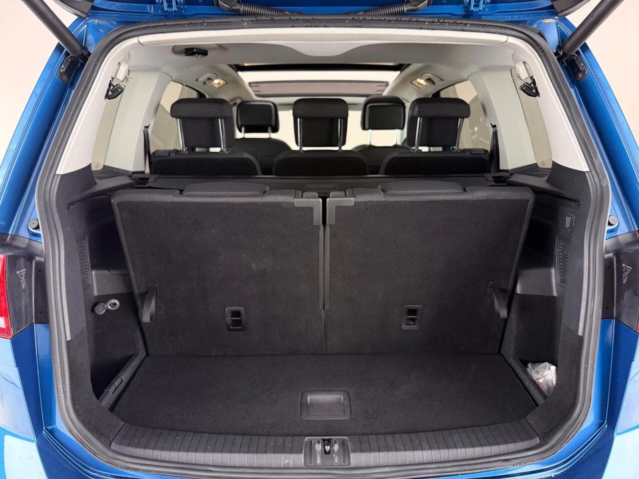 Volkswagen Touran thumbnail Boot