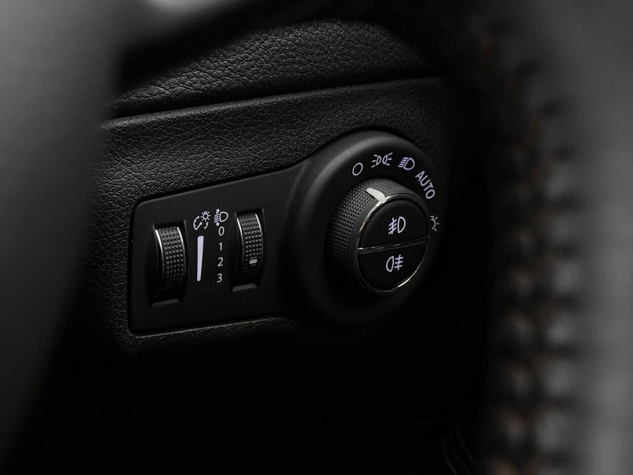 Jeep Compass thumbnail Misc Controls