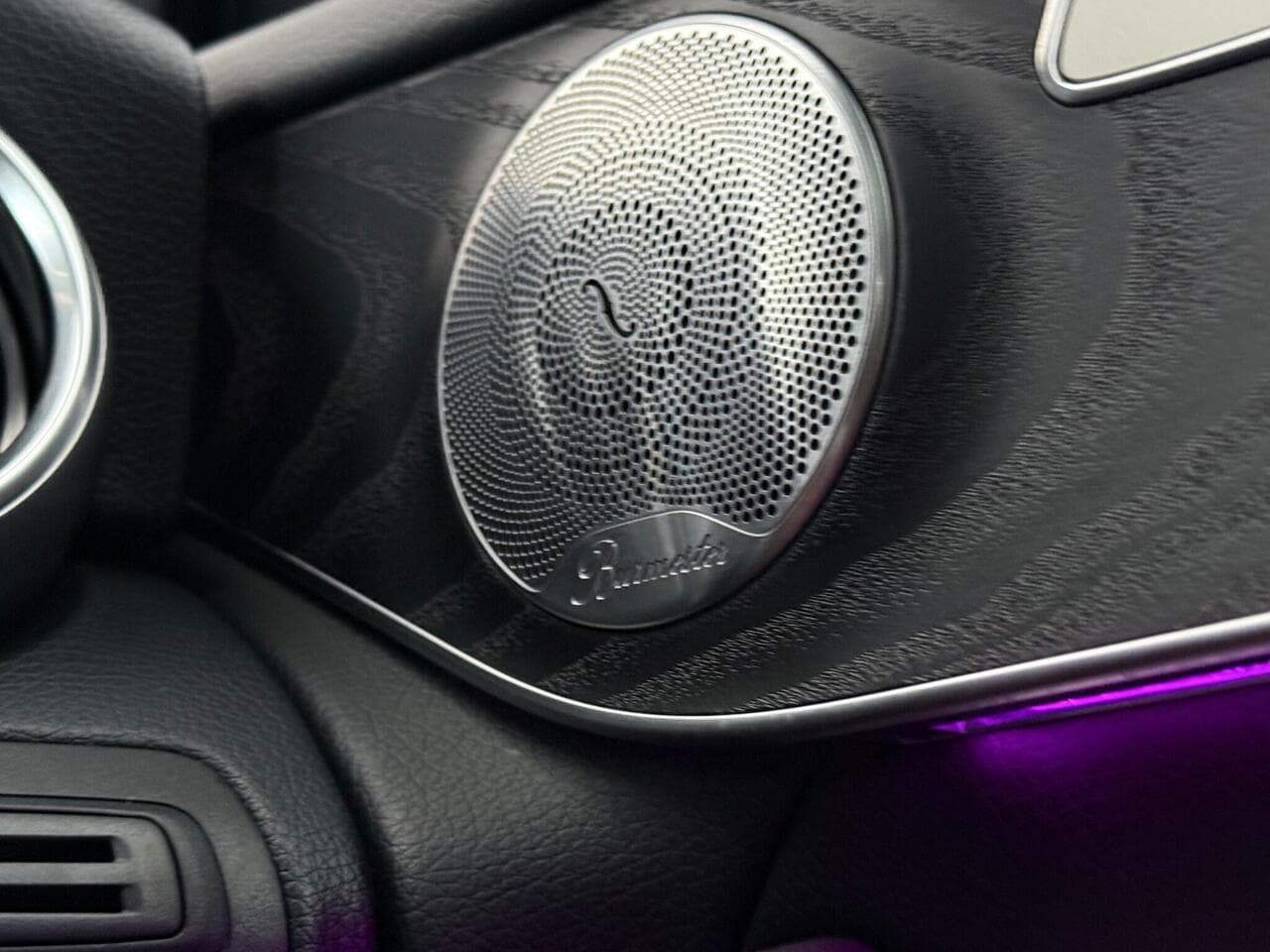 Mercedes-Benz GLC thumbnail Interior Front