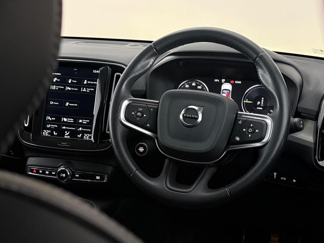 Volvo XC40 thumbnail Steering Wheel
