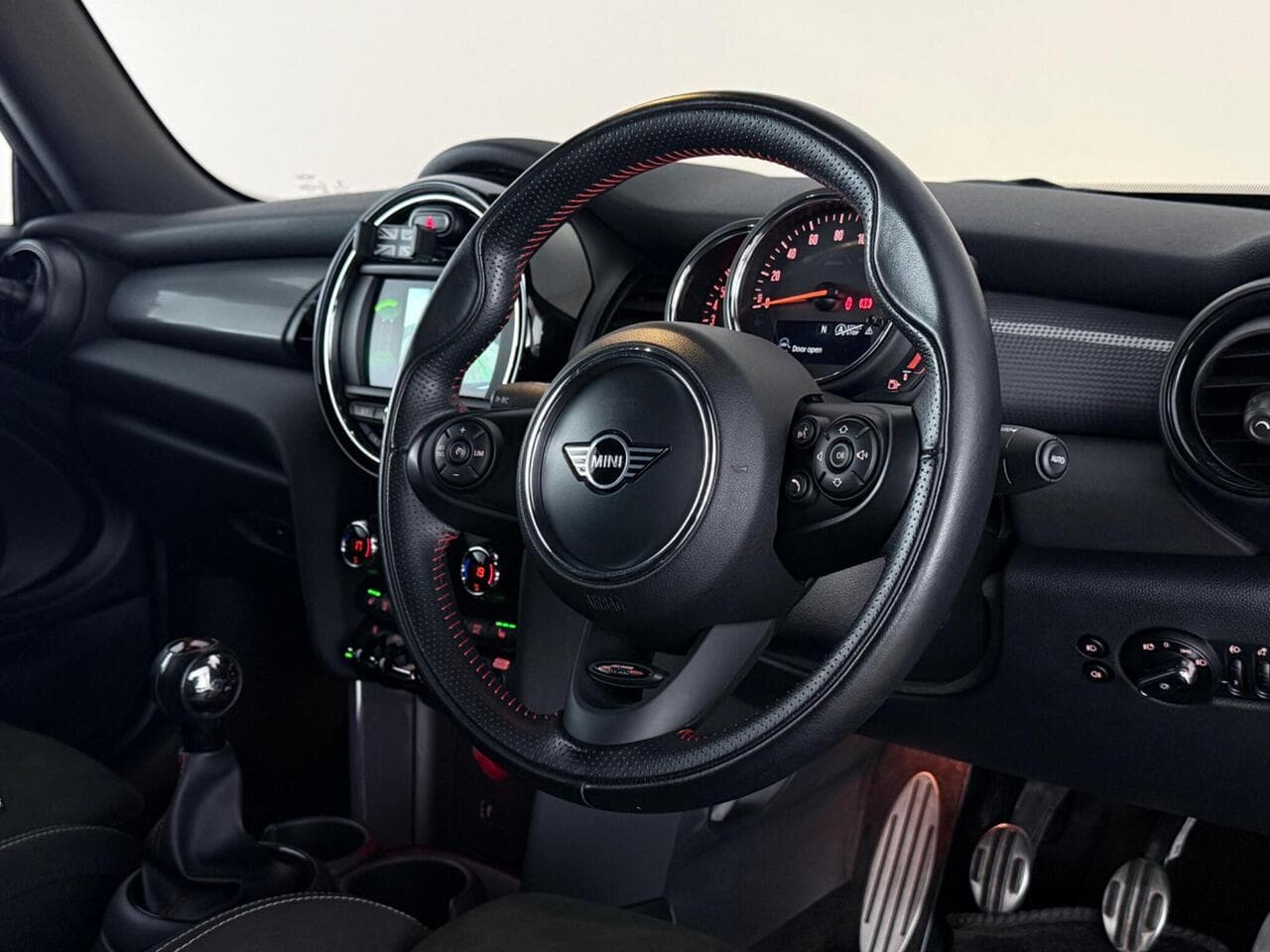 MINI Convertible thumbnail Interior Front