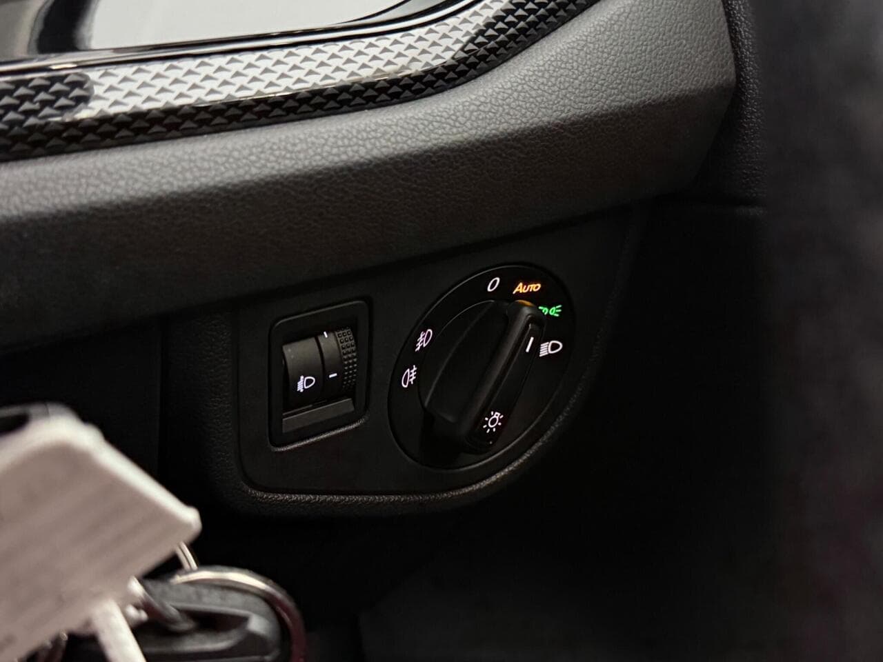 Volkswagen Taigo thumbnail Misc Controls