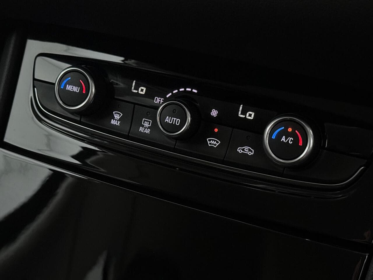 Vauxhall Grandland X thumbnail Misc Controls