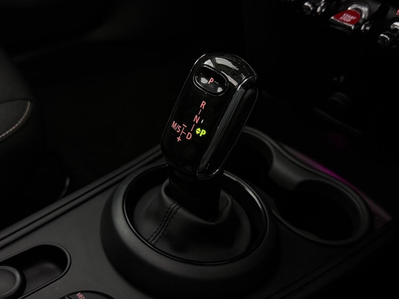 MINI Countryman thumbnail Interior Front