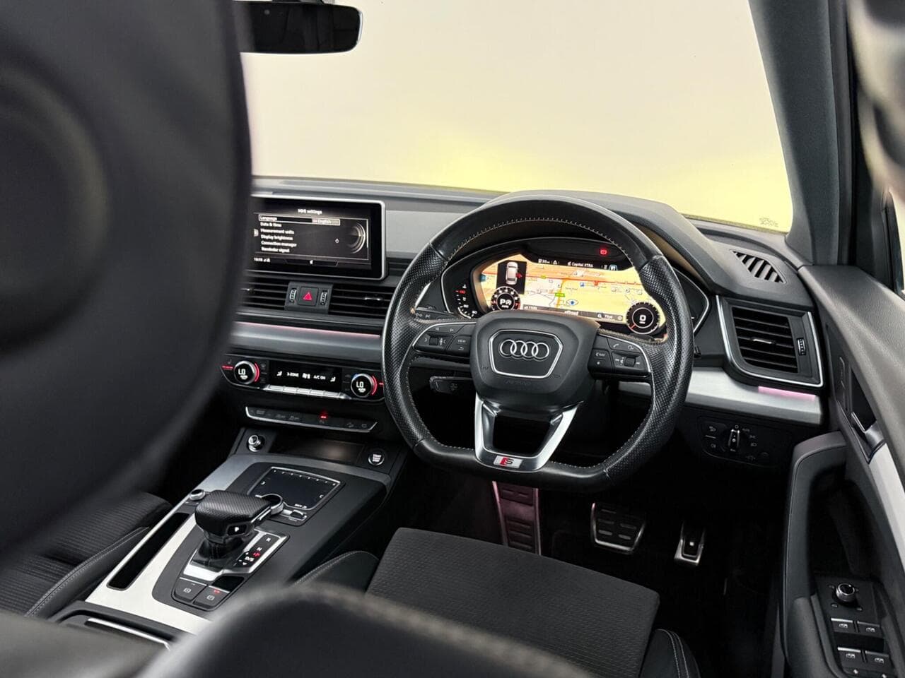 Audi Q5 thumbnail Interior Front