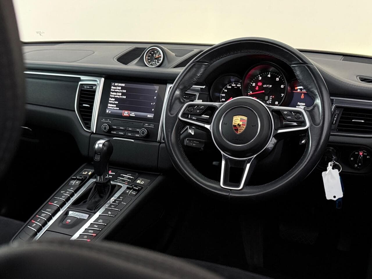 Porsche Macan thumbnail Interior Front