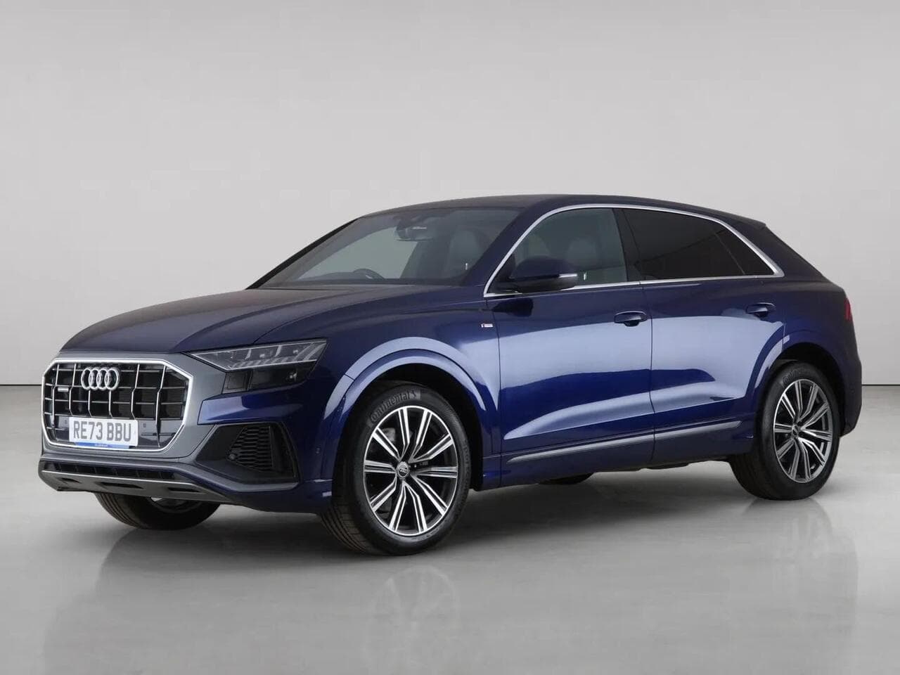 Audi Q8 thumbnail Front Left