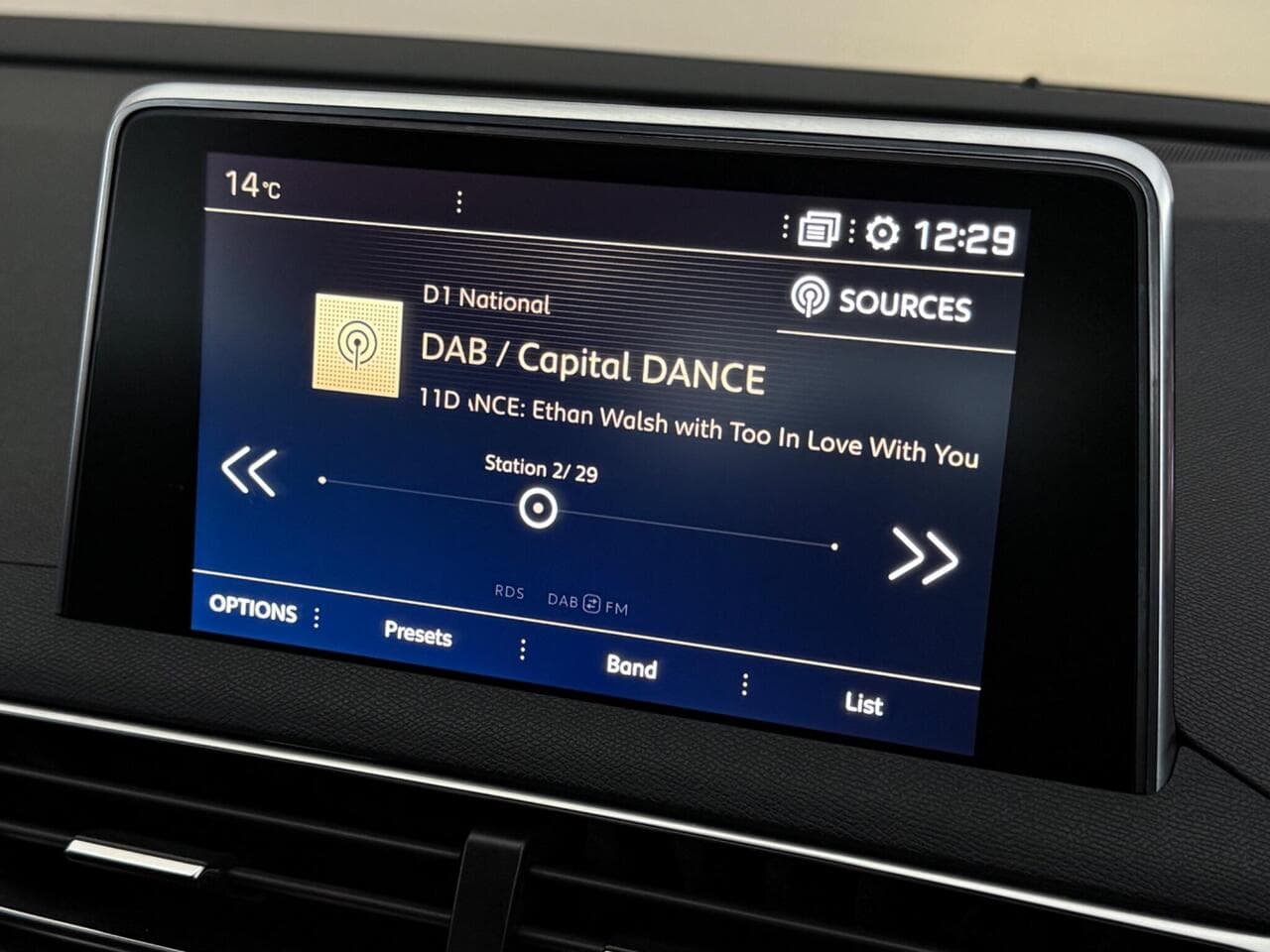 Peugeot 5008 thumbnail Infotainment System