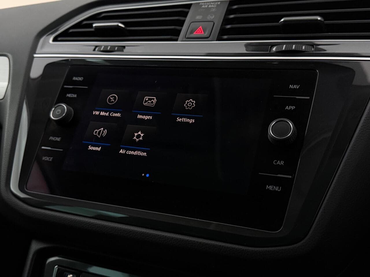 Volkswagen Tiguan thumbnail Infotainment System