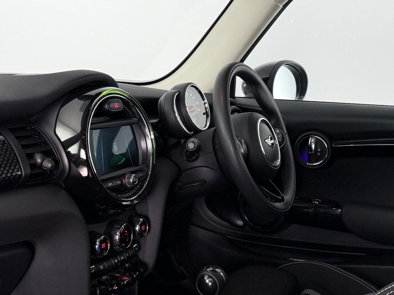 MINI Hatch thumbnail Interior Front