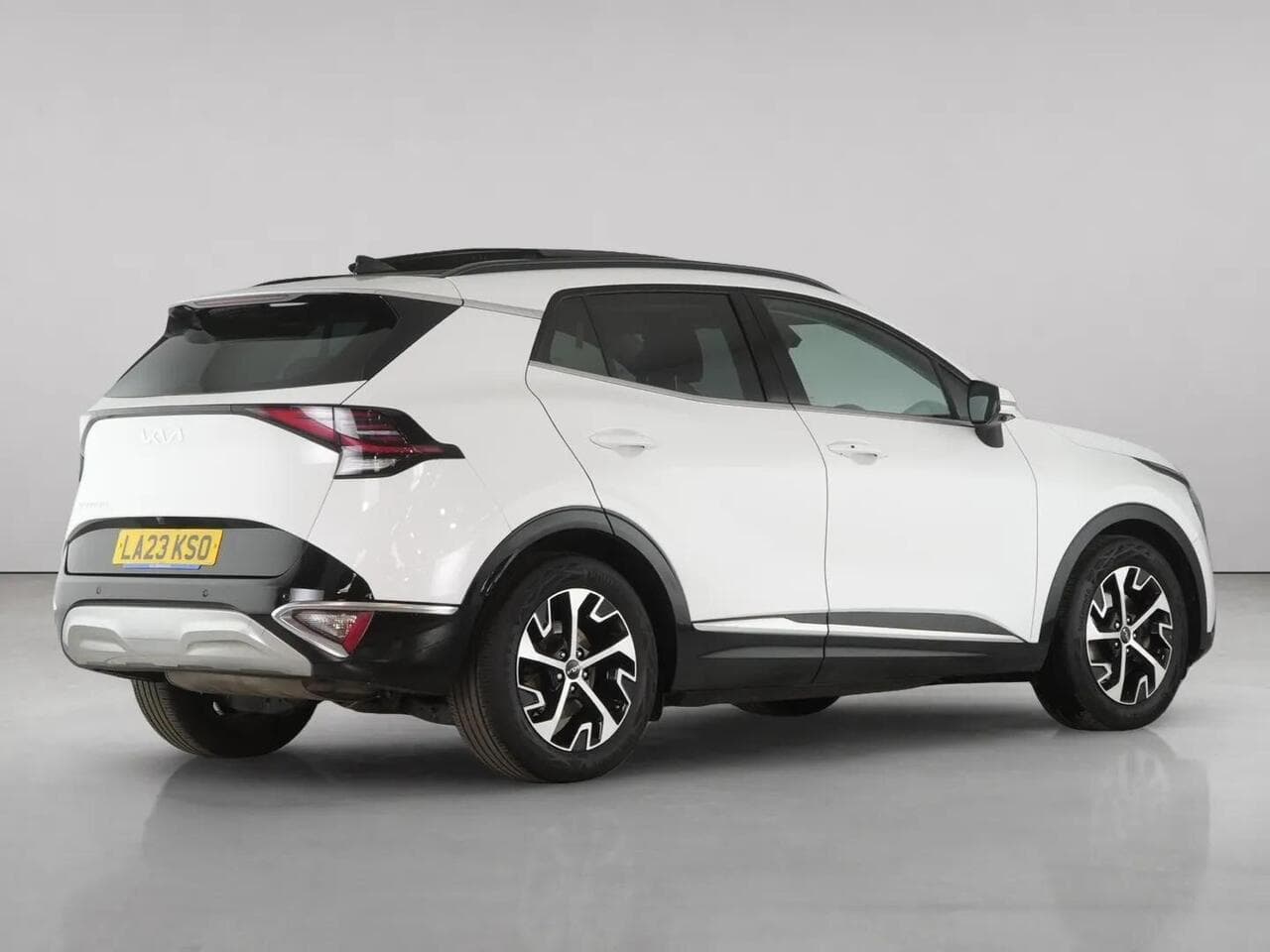 Kia Sportage thumbnail Rear Right