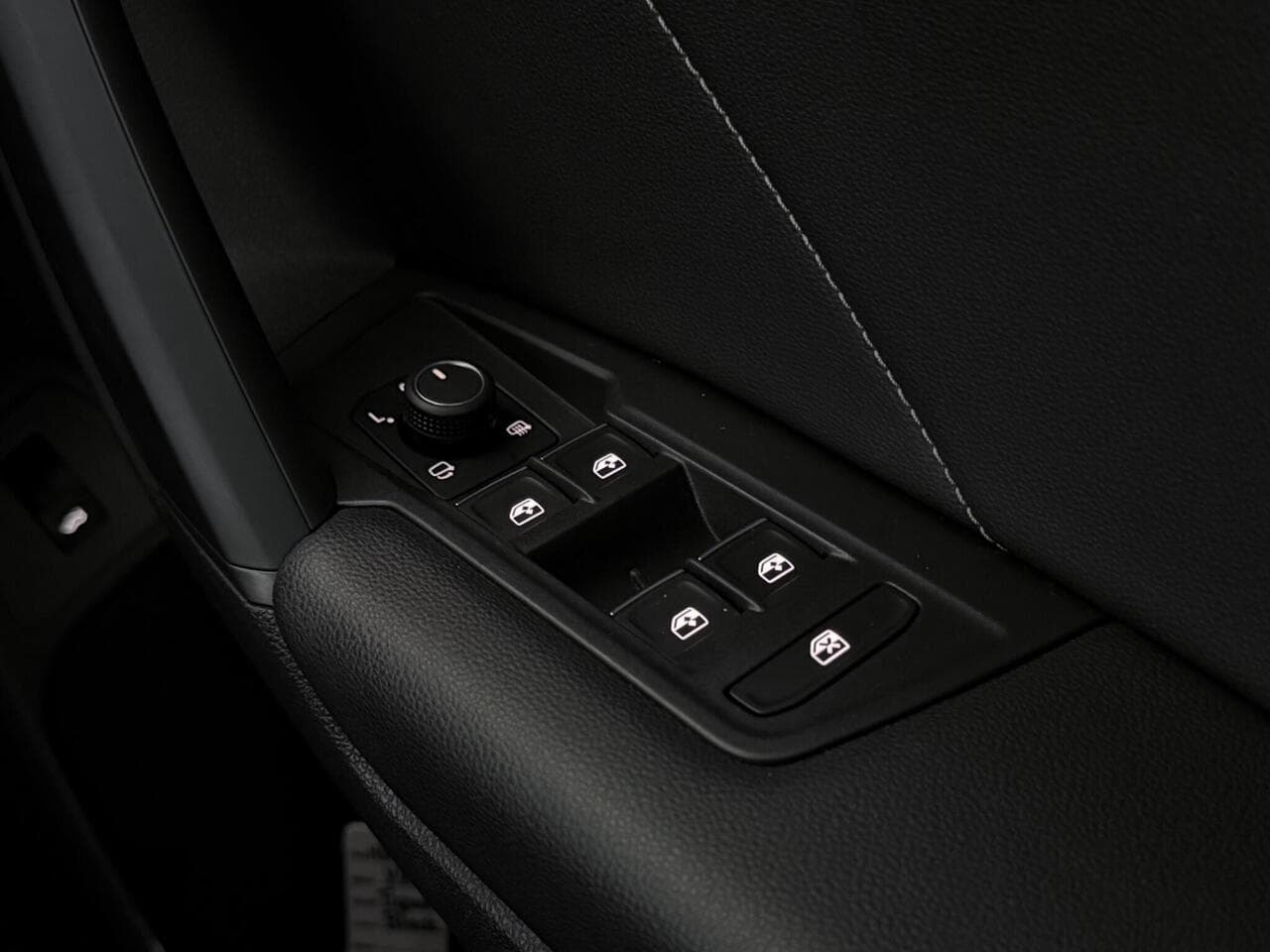 Volkswagen Tiguan thumbnail Misc Controls