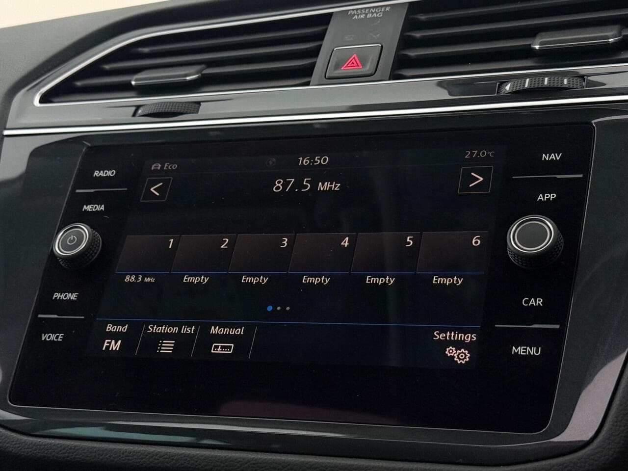 Volkswagen Tiguan thumbnail Infotainment System
