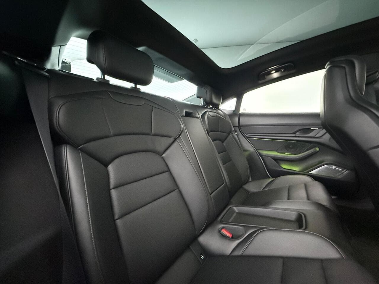 Porsche Taycan thumbnail Seats Rear