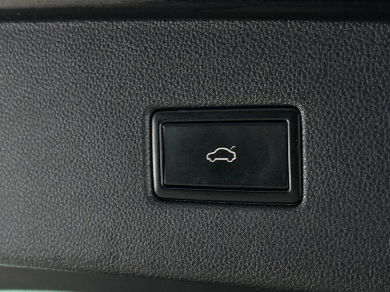 Volkswagen Tiguan thumbnail Misc Controls