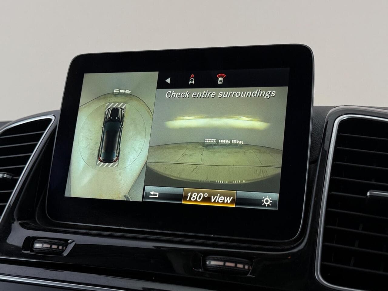 Mercedes-Benz GLE thumbnail Infotainment System