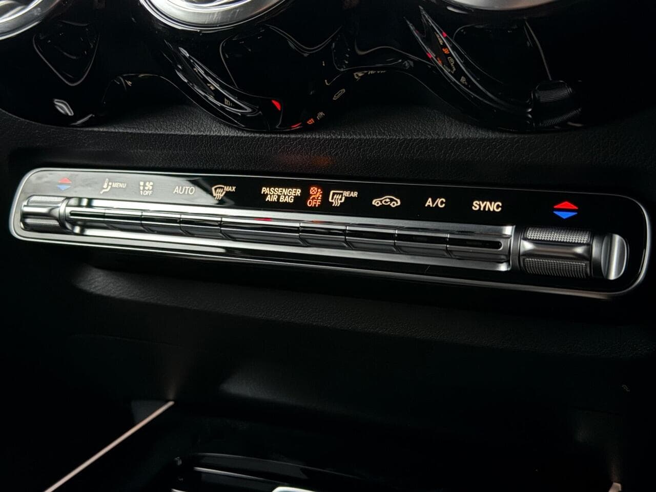 Mercedes-Benz GLB thumbnail Misc Controls