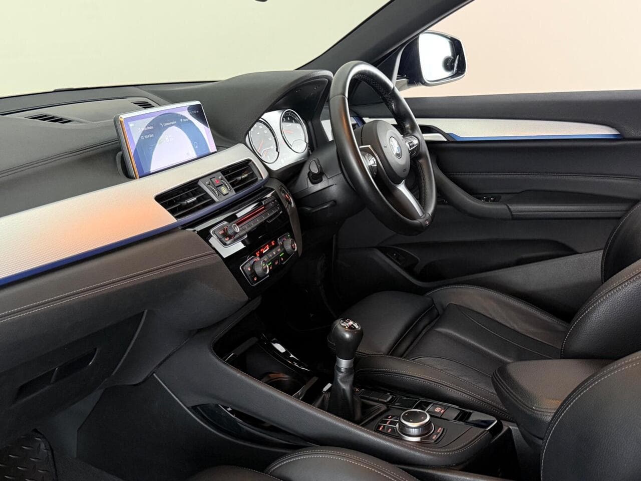 BMW X2 thumbnail Interior Front