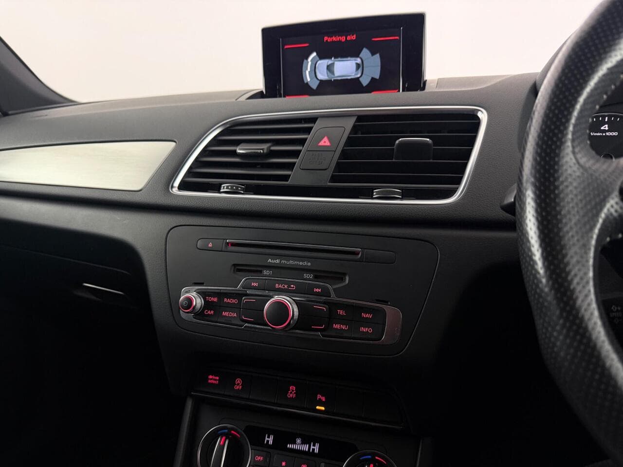 Audi Q3 thumbnail Infotainment System