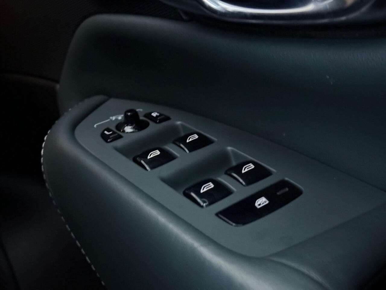 Volvo XC90 thumbnail Misc Controls