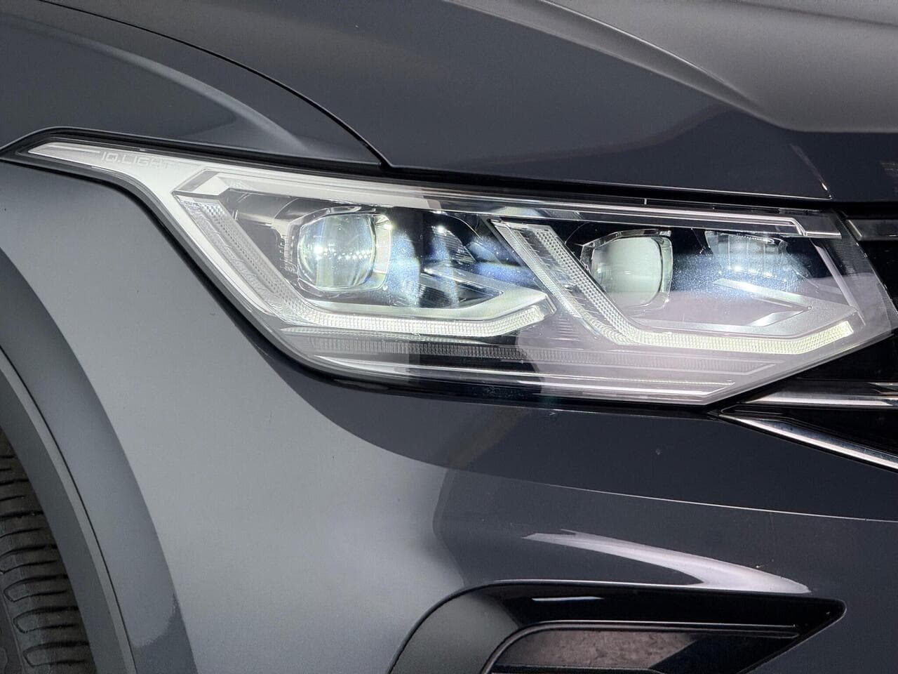 Volkswagen Tiguan thumbnail Lights Front