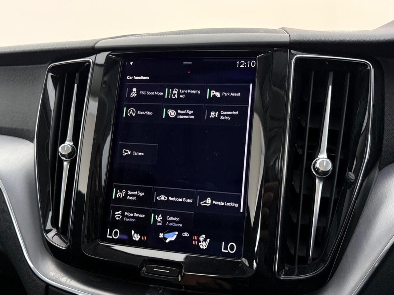 Volvo XC60 thumbnail Infotainment System