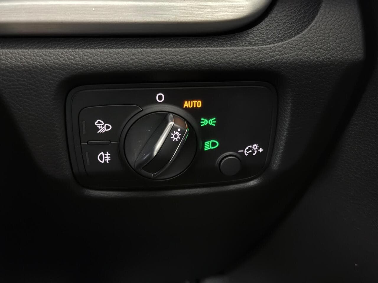 Audi A3 Cabriolet thumbnail Misc Controls