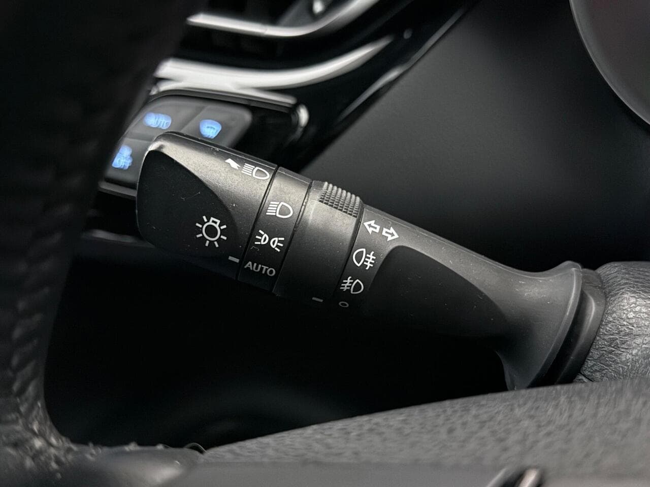 Toyota C-HR thumbnail Misc Controls