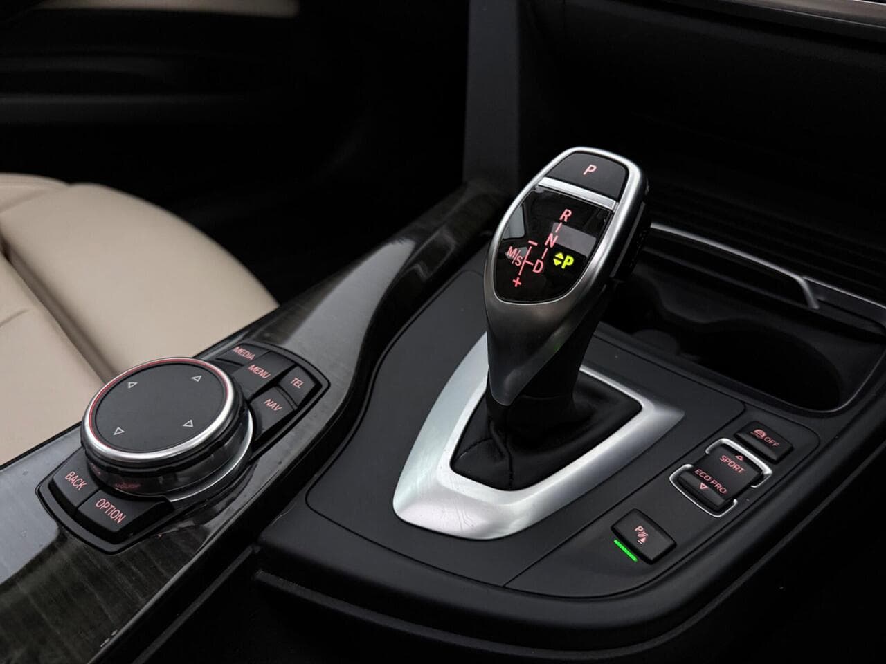 BMW 3 Series Gran Turismo thumbnail Interior Front
