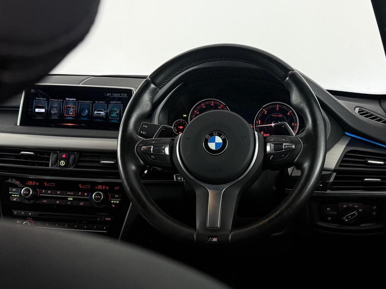 BMW X5 thumbnail Steering Wheel