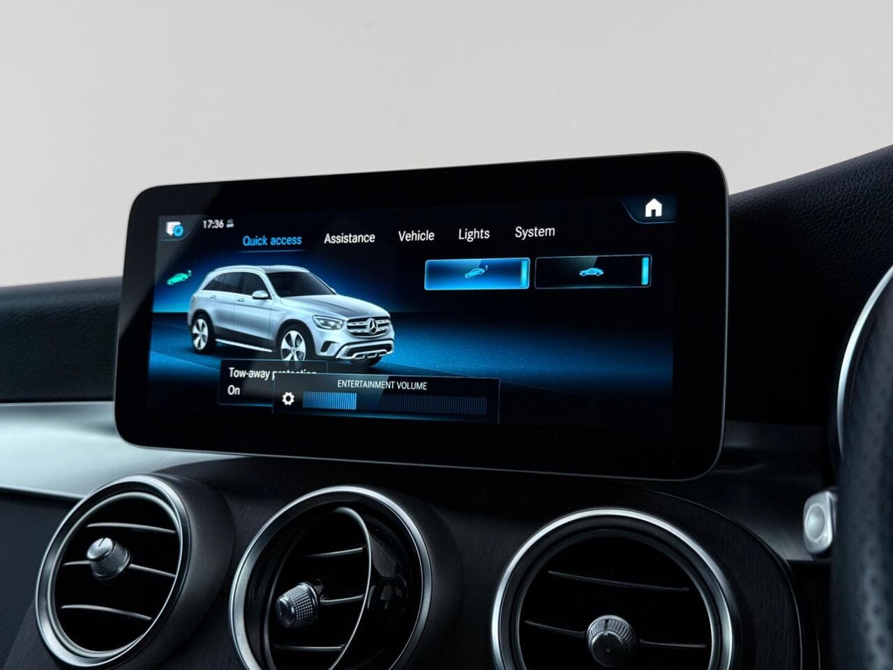 Mercedes-Benz GLC thumbnail Infotainment System