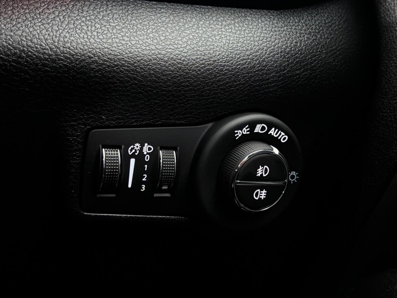 Jeep Compass thumbnail Misc Controls