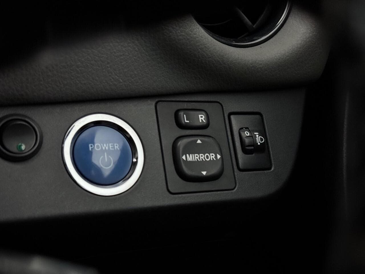 Toyota Yaris thumbnail Misc Controls
