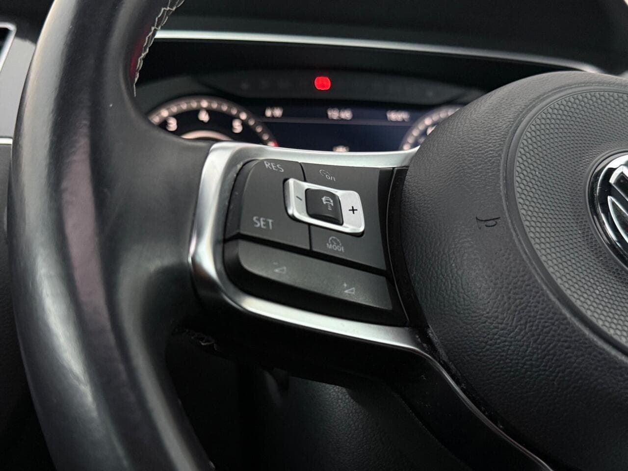 Volkswagen Tiguan thumbnail Misc Controls