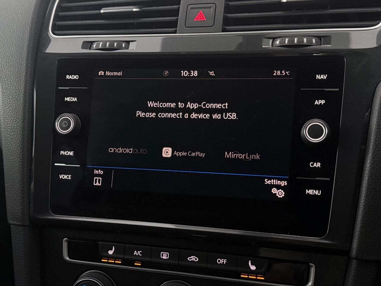 Volkswagen Golf thumbnail Infotainment System